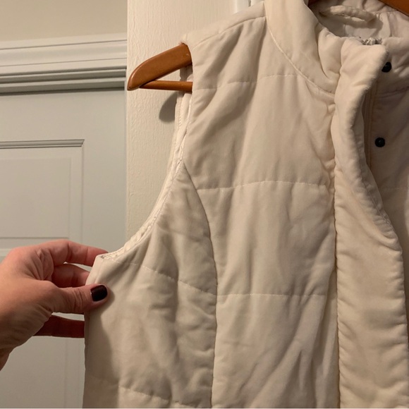J. Jill Puffer Vest Quilted Velvet Cream Barley Women's Medium Petite Ivory - Picture 12 of 16